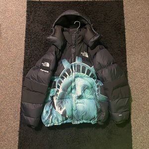 Supreme X The North Face Statue of Liberty puffer